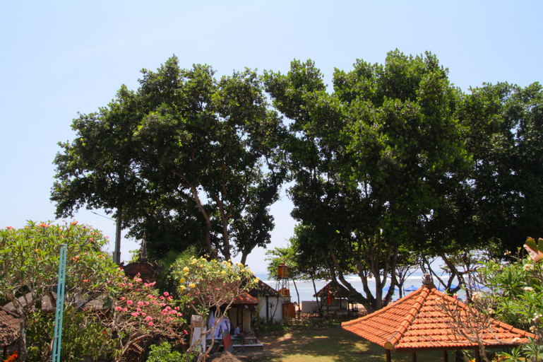 Exterior & Views 8