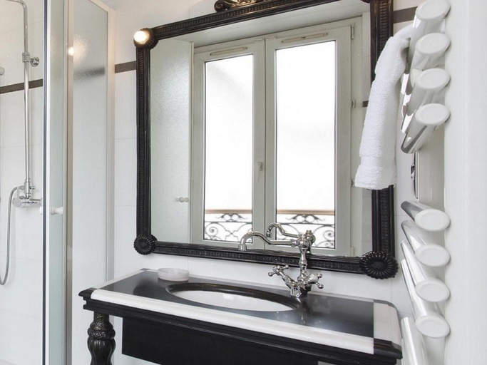 Bathroom 4, Hotel Muguet, Paris