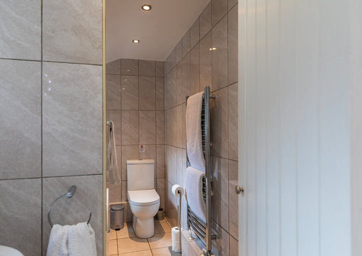 Bathroom 4, Seafront Apartment Private Garden & Free Parking, West Sussex