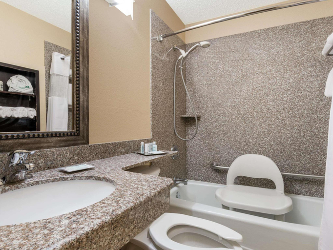 Bathroom 3, Wyndham Garden Stillwater, Payne