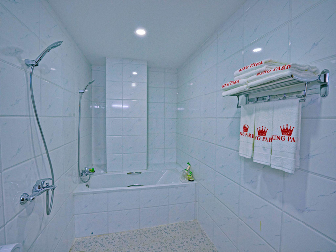 Bathroom 3, King Park Hotel, Mandalay