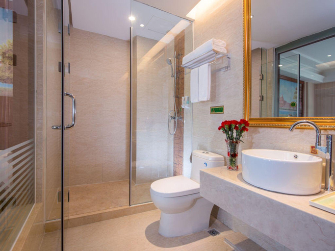 Bathroom 4, Vienna Hotel Jieyang Puning High-speed Rail Station Branch, Jieyang