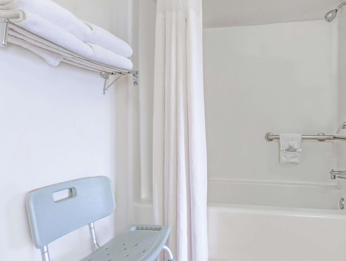 Bathroom 2, Hawthorn Suites by Wyndham Aransas Pass, San Patricio