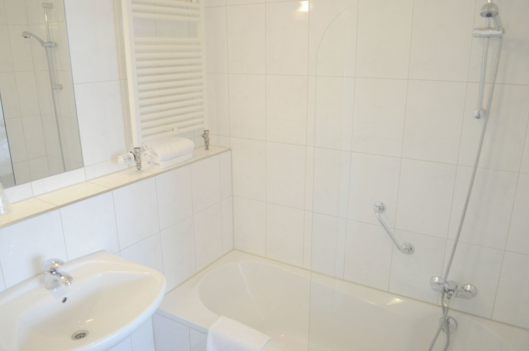 Bathroom 4, Hotel De Molenhoek - Nijmegen, Heumen