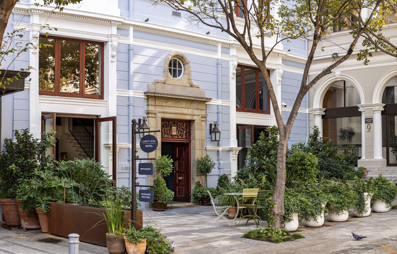 Exterior & Views