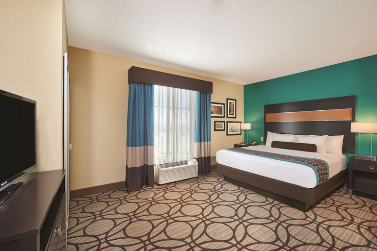 Bedroom 3, La Quinta Inn & Suites by Wyndham Carlsbad, Eddy