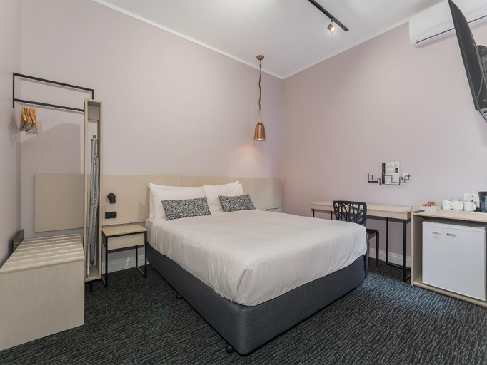 Bedroom 3, Nightcap at Belgian Beer Cafe, Perth