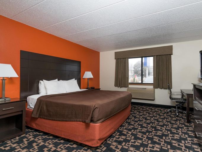 Bedroom 3, Baymont by Wyndham Bloomington MSP Airport, Hennepin