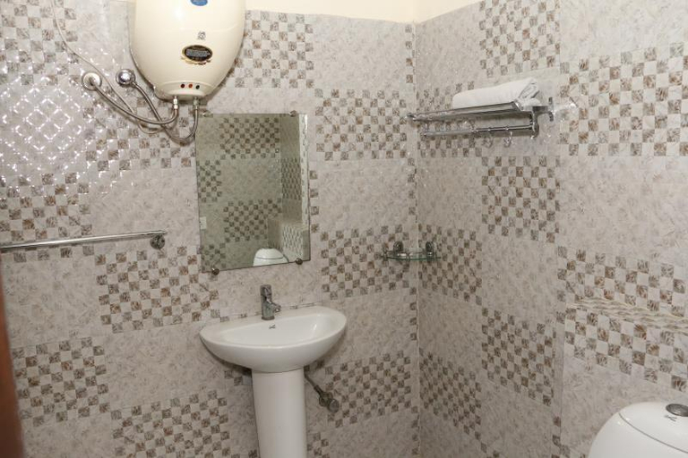 Bathroom 4, Skippers Inn, Ludhiana