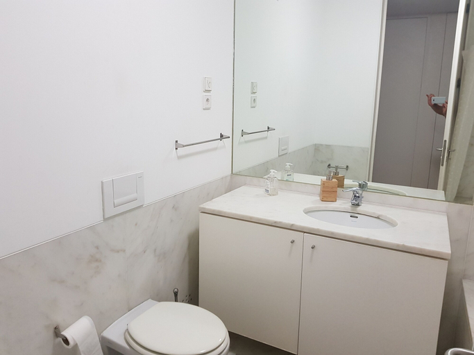 Bathroom 5, Pantanal Hostels, Lisbon