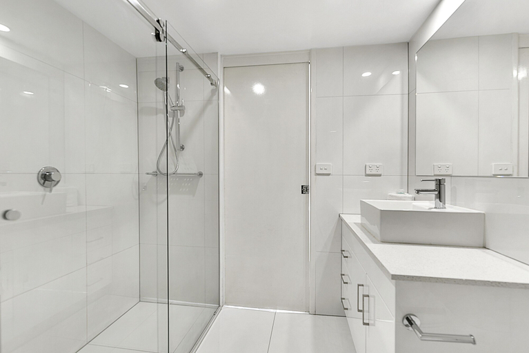 Bathroom 4, Surfers Century Oceanside Apartments, Gold Coast