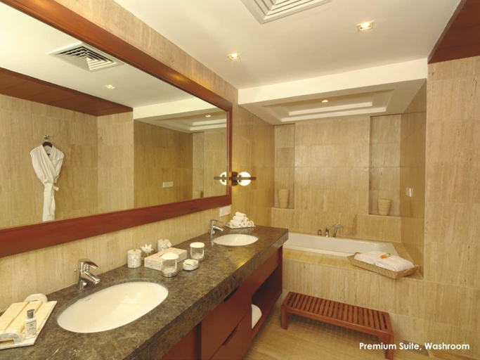 Bathroom 5, Jaypee Greens Golf & Spa Resort, Gautam Buddha Nagar