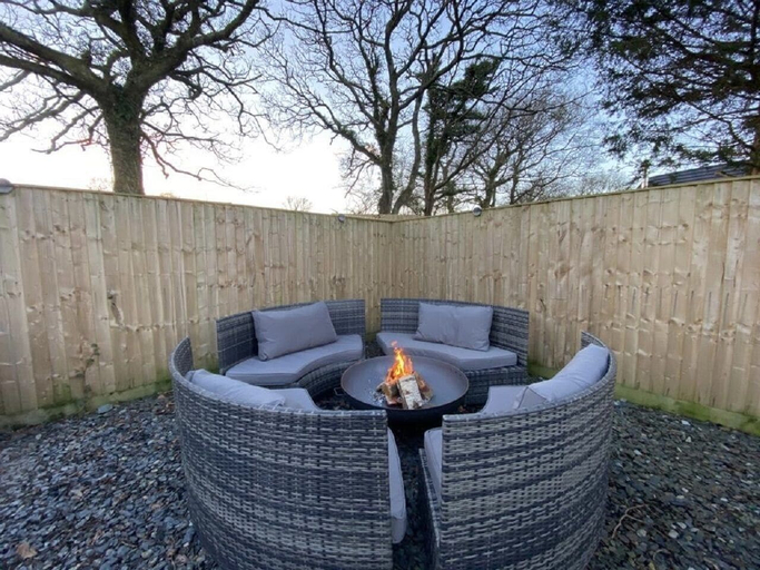 Others 5, Acorn Cottage, Pembrokeshire