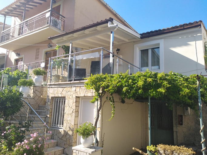Exterior & Views 2, Porto Walk to Beach Sea Views A C Wifi Car Not Required - 385, Ionian Islands