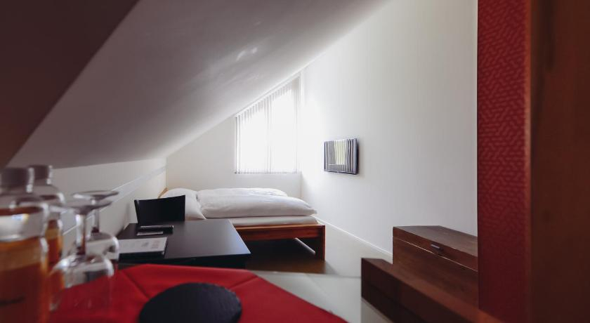 Bedroom 2, Wirtshaus Rutihof, Aarau