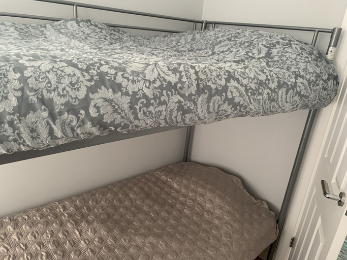 Others 3, Immaculate 4 Bedroom House, Near Central London, London