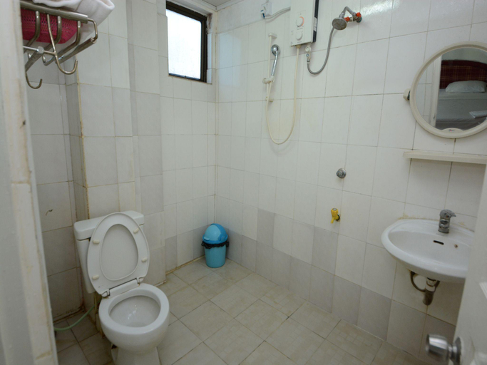 Bathroom 3, Jasmine Hotel, Yangon