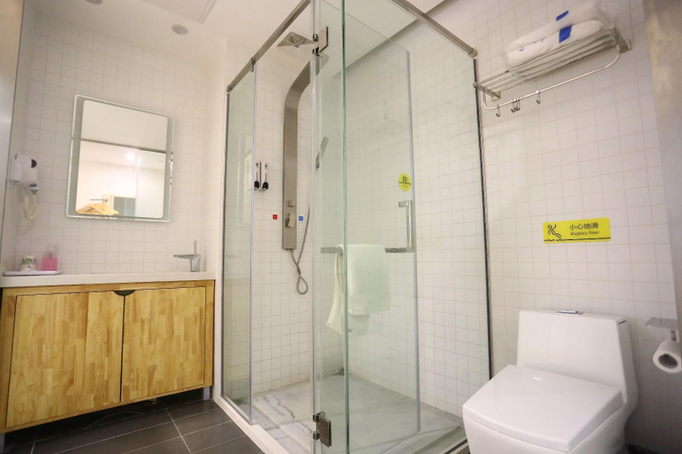 Bathroom, 7 Days Inn·Langfang Railway Station, Langfang