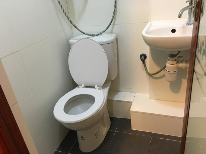 Bathroom 5, HK Peace Guest House, Kowloon