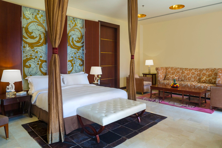 Bedroom 3, Crowne Plaza AL KHOBAR by IHG, Al Khobar