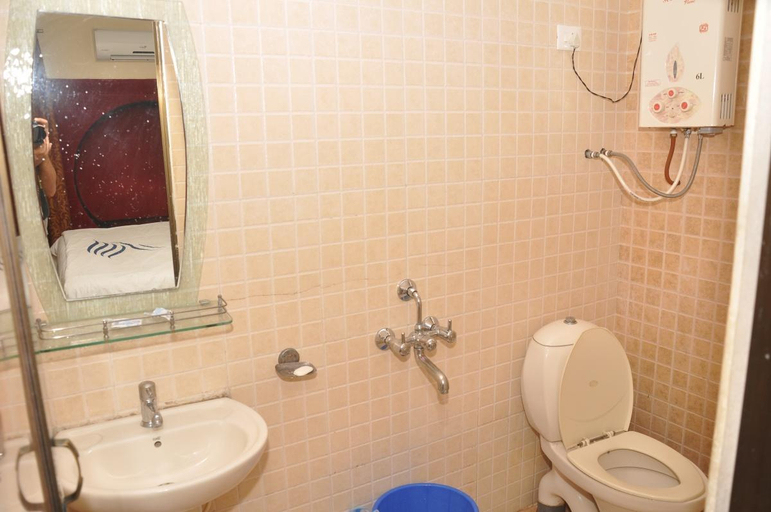 Bathroom, Shree Ganesh Beach Resort, Raigarh