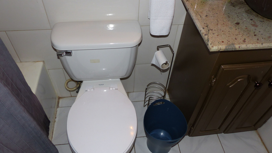 Bathroom, Finest Accommodation Marley manor