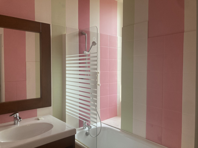 Bathroom 5, Hôtel La Châtelleraie, Cantal