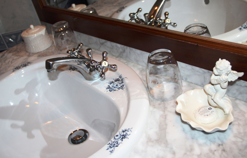 Bathroom 4, Chateau Pontet d'Eyrans & Spa, Gironde