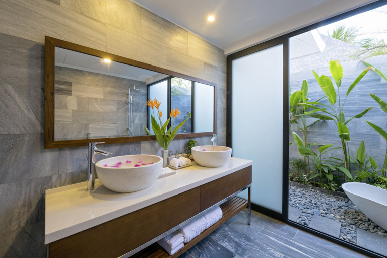 Bathroom 5, Cocoland River & Beach Resort, Tư Nghĩa