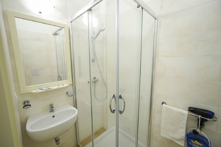 Bathroom 2, Fra'iMari, Lecce