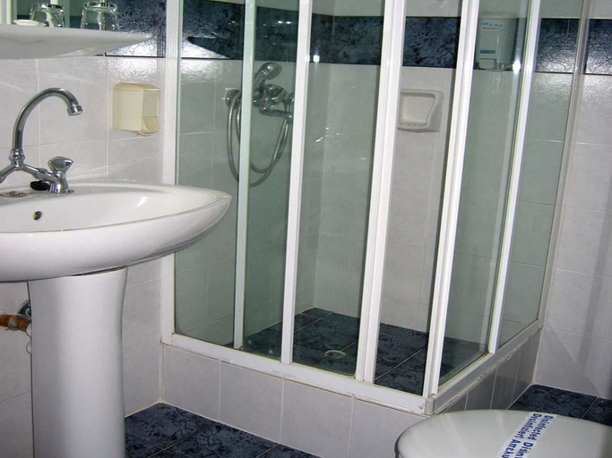 Bathroom 4, Vergina Hotel, Central Macedonia