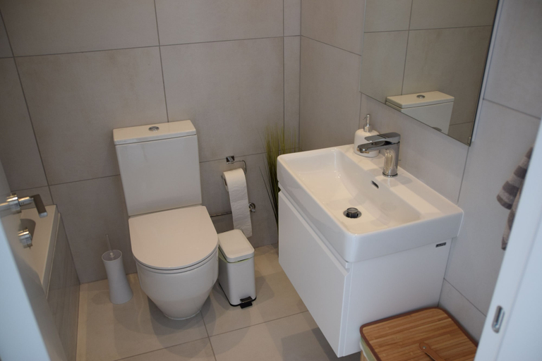 Bathroom, Tala Luxury apartments by Raise