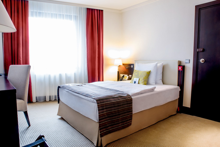 Bedroom 2, Crowne Plaza BRATISLAVA by IHG, Bratislava I