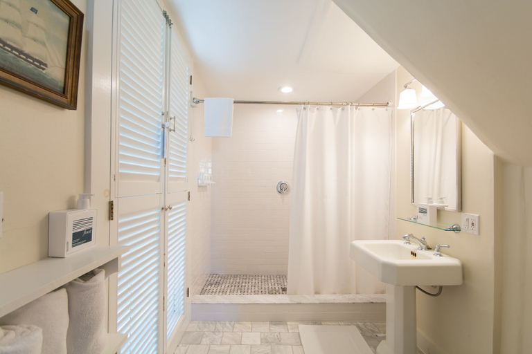 Bathroom 4, Marshall Slocum Inn, Newport