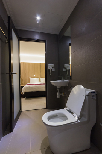 Bathroom 11