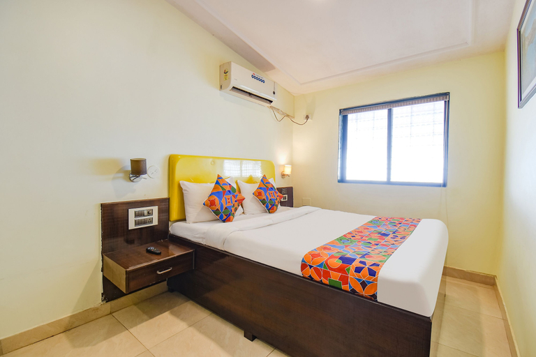 Bedroom 3, FabHotel Silver Leef and Resort, Satara