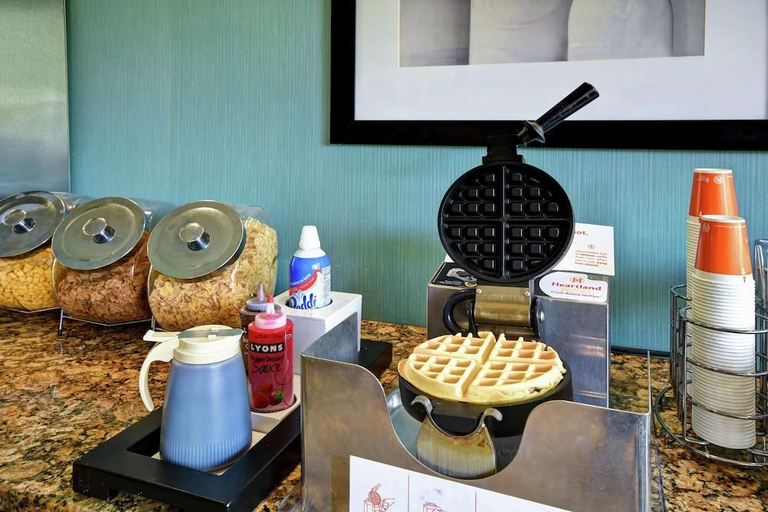 Food & Drinks 3, HAMPTON INN BURLINGTON/MOUNT HOLLY, Burlington
