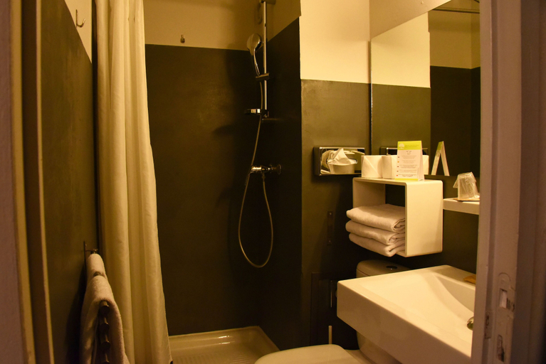 Bathroom 4, Hotel de La Placette, Alpes-de-Haute-Provence