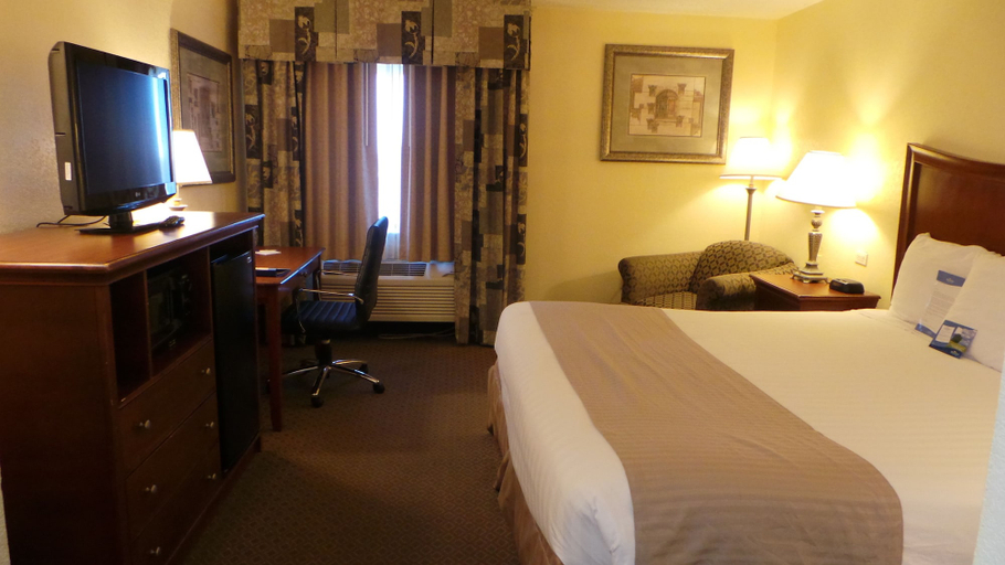 Bedroom 3, Baymont by Wyndham Arlington At Six Flags Dr, Arlington