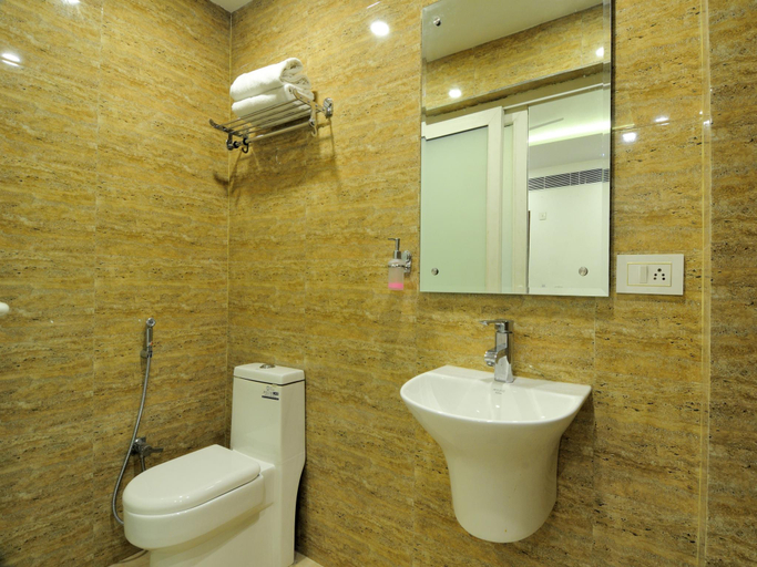 Bathroom 4, The Yuvraj by LIVIQ, Delhi