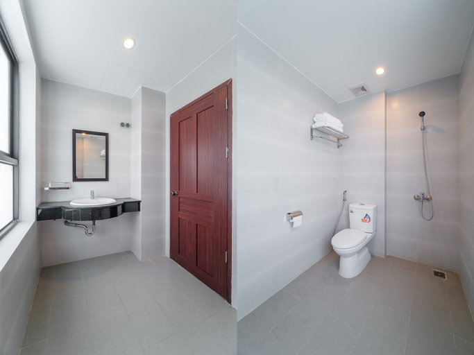 Bathroom 4, Capital O 215 An Duc Hotel Da Nang, Da Nang