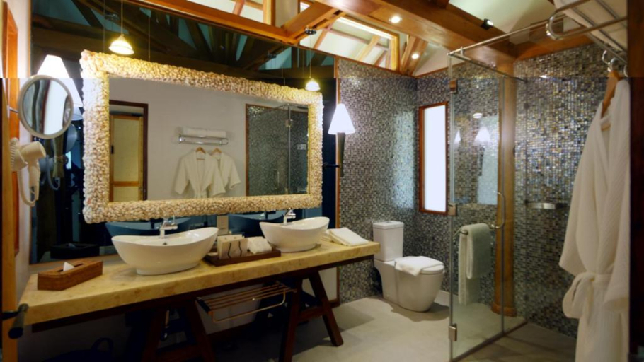 Bathroom 4, Donatela Resort and Sanctuary, Panglao