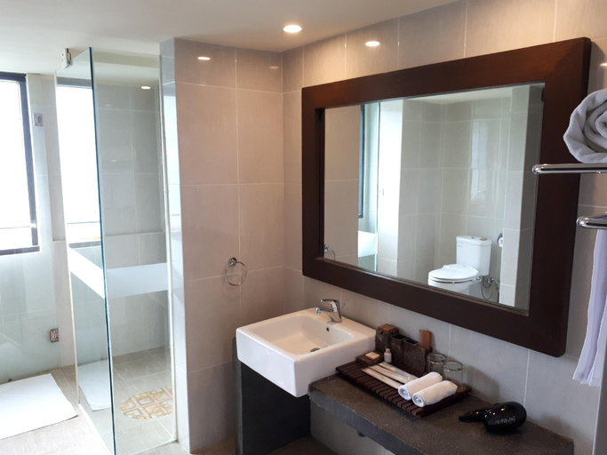 Bathroom 3, Manado Nusantara Diving Centre Resort & Spa, Manado