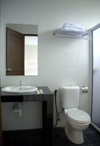 Bathroom 2, Petanak Lodge, Kuching