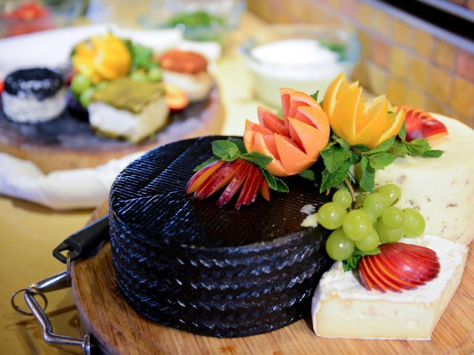 Food & Drinks 5, Logos hotel in Yad Hashmona