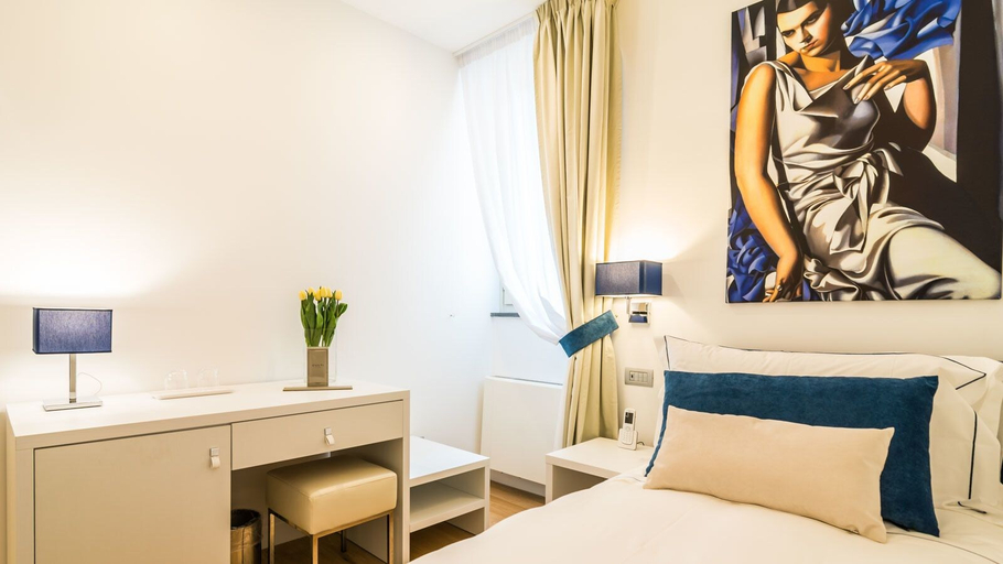 Bedroom 3, Cafe Bleu Relais, Sassari