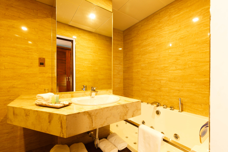 Bathroom 3, Trillium Boutique City Hotel, Thimbirigasyaya