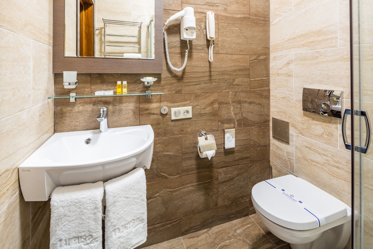 Bathroom, Taurus City, L'vivs'ka