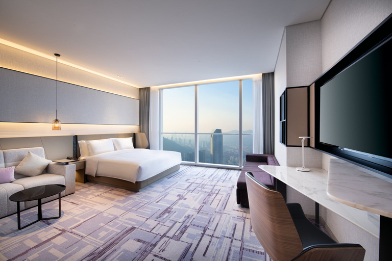 Bedroom 3, Crowne Plaza DALIAN XINGHAI by IHG, Dalian