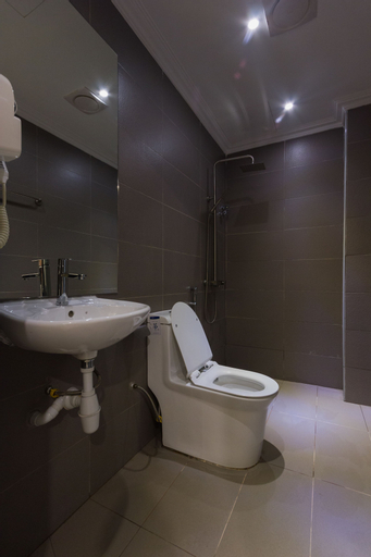 Bathroom 10